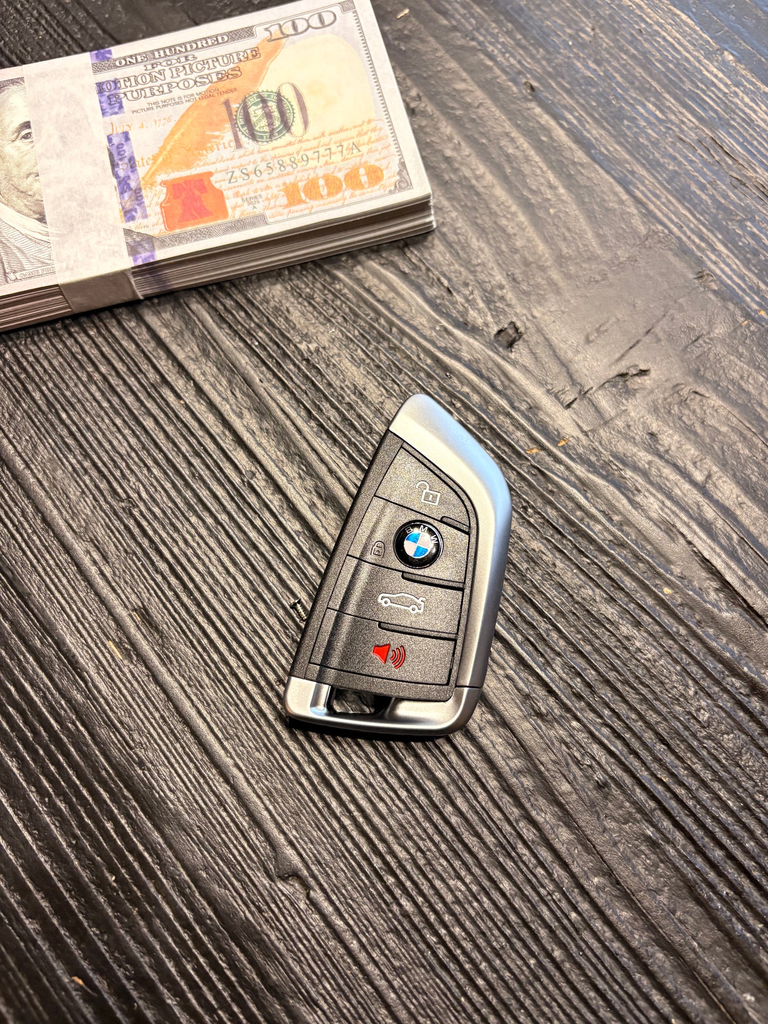 Clé BMW Décorative – Réplique de Luxe pour Passionnés d’Automobiles