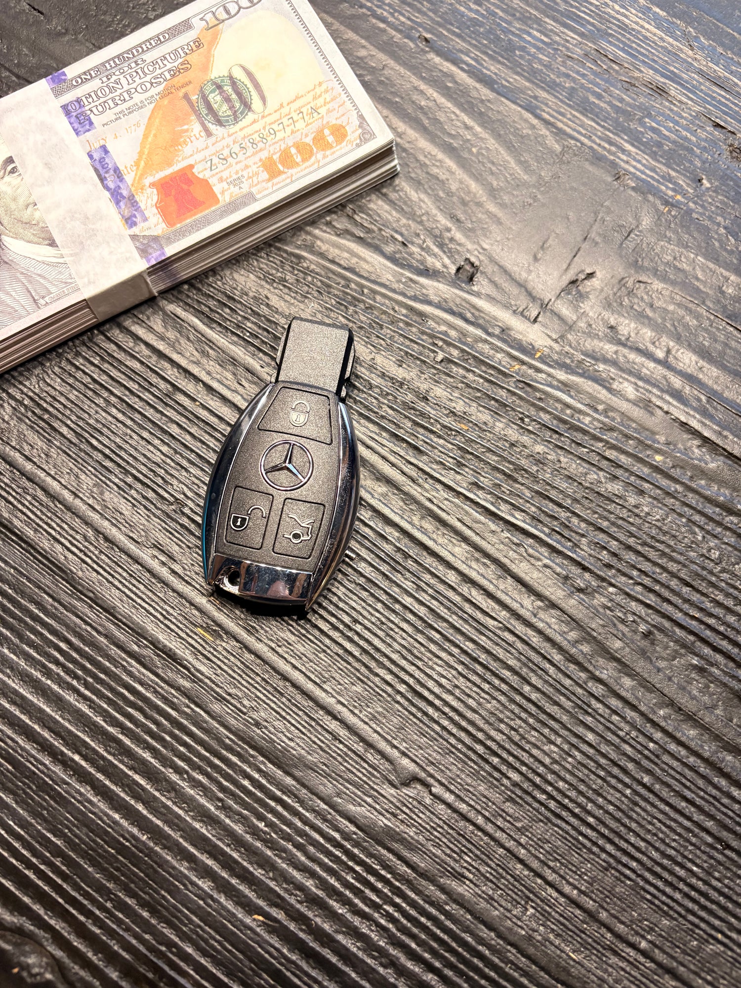 Clé Mercedes décorative – Réplique de luxe pour passionnés d’automobiles